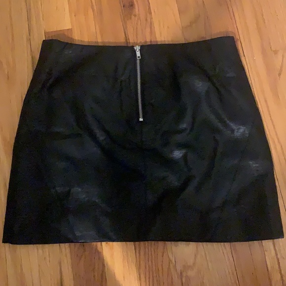 H&M size us 8 eur 40 black leather skirt - Picture 2 of 4